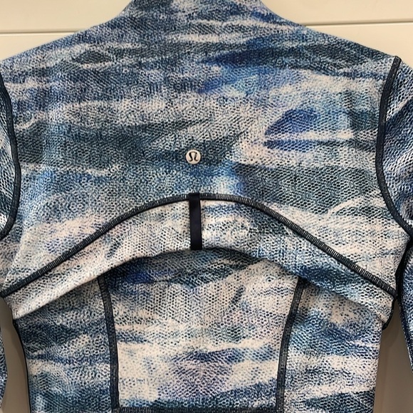 Lululemon Define Blue Patterned Zippered Jacket—Like New Condition!  BEAUTIFUL-4 - Picture 7 of 8